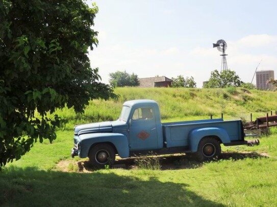 pickup vintage à voir au National Ranching Heritage Center à Lubbock lors d'un voyage aux Etats-Unis en famille