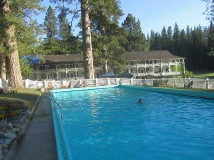 Le Big Trees Lodge dans le Yosemite National Park en californie aux etats-unis où dormir lors d'un voyage aux usa en famill