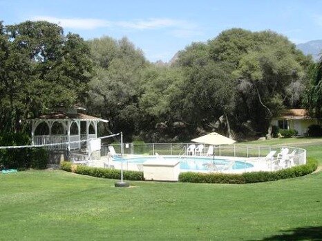 Piscine du Lazy J Ranch en Californie aux Etats-Unis à découvrir lors d'un voyage aux usa en famille