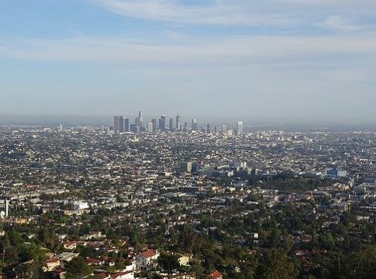 Vue de Los Angeles depuis l'observatoire du Griffith Park en amérique à voir pendant un voyage aux USA en famille