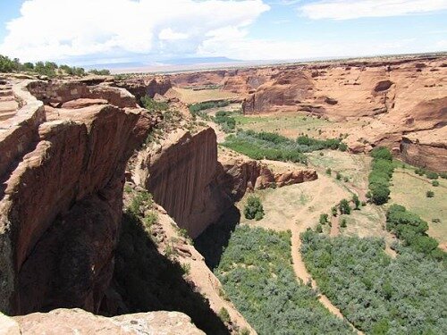Canyon de Chelly en arizona aux etats-unis à voir lors d'un voyage aux usa en famille pendant les vacances