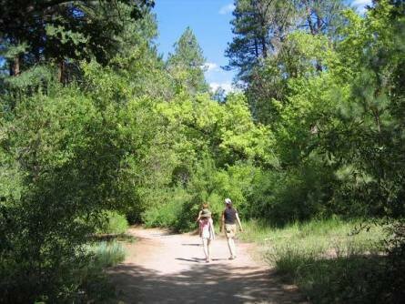 bandelier national monument au nouveau mexique aux etats-unis à visiter lors d'un voyage aux usa en famille pendant les vacances